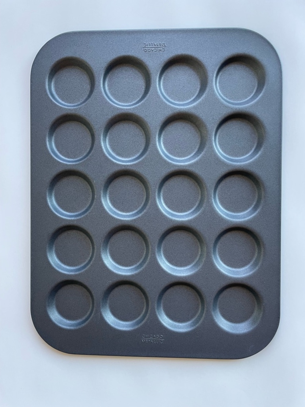 Chicago Metallic 20 Mini-Muffin Top/Bun/Tart/Macaron Baking Pan 14”x10.75”